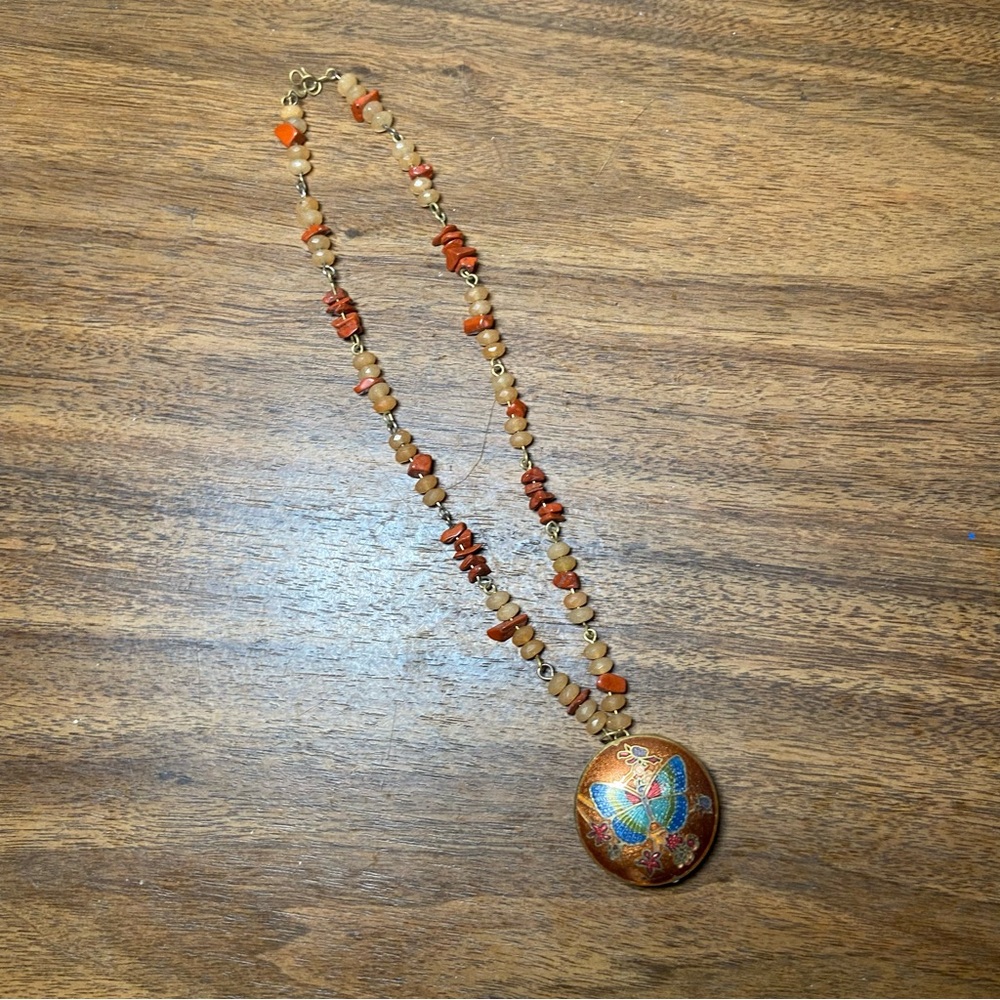Beaded necklace with butterfly pendant - Picture 1 of 5